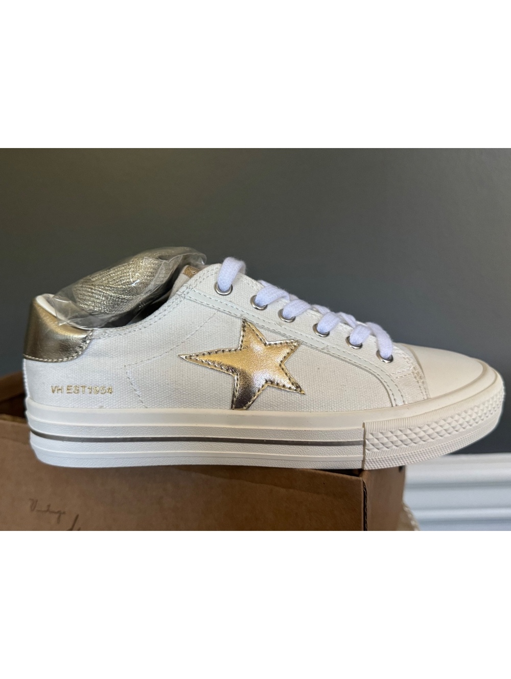 Vintage Havana white canvas sneaker with washed gold star